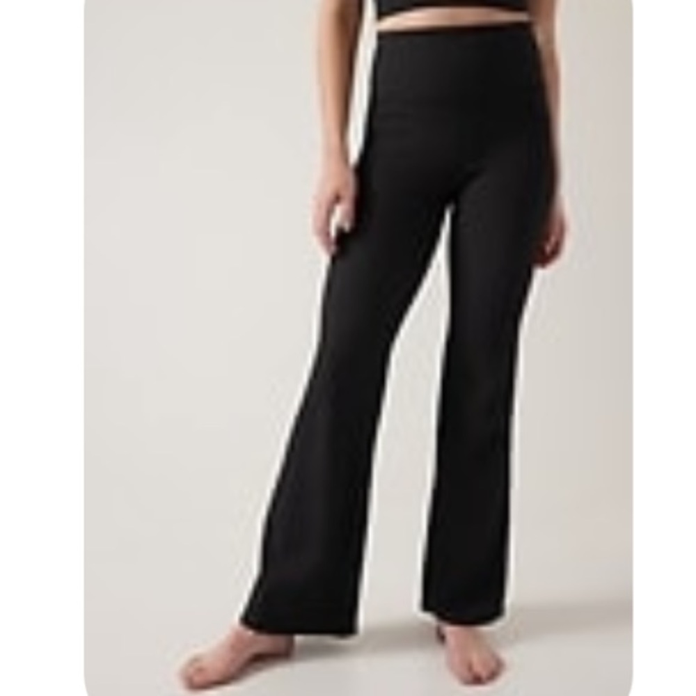 Athleta salutation stash ribbed flare